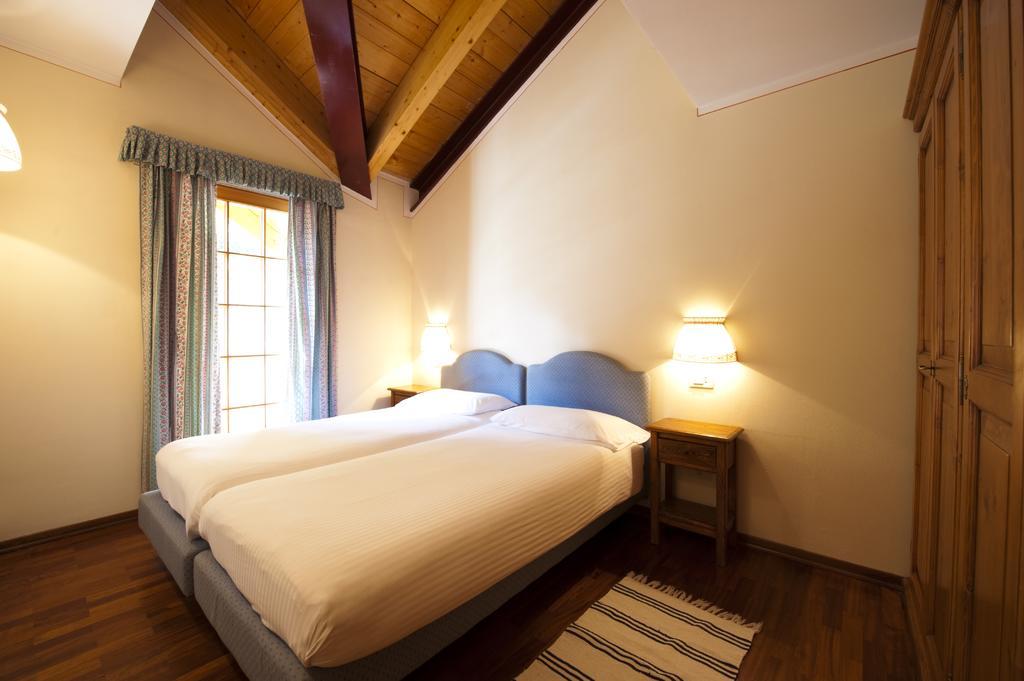 كاريسولو Holidays Dolomiti Apartment Resort الغرفة الصورة