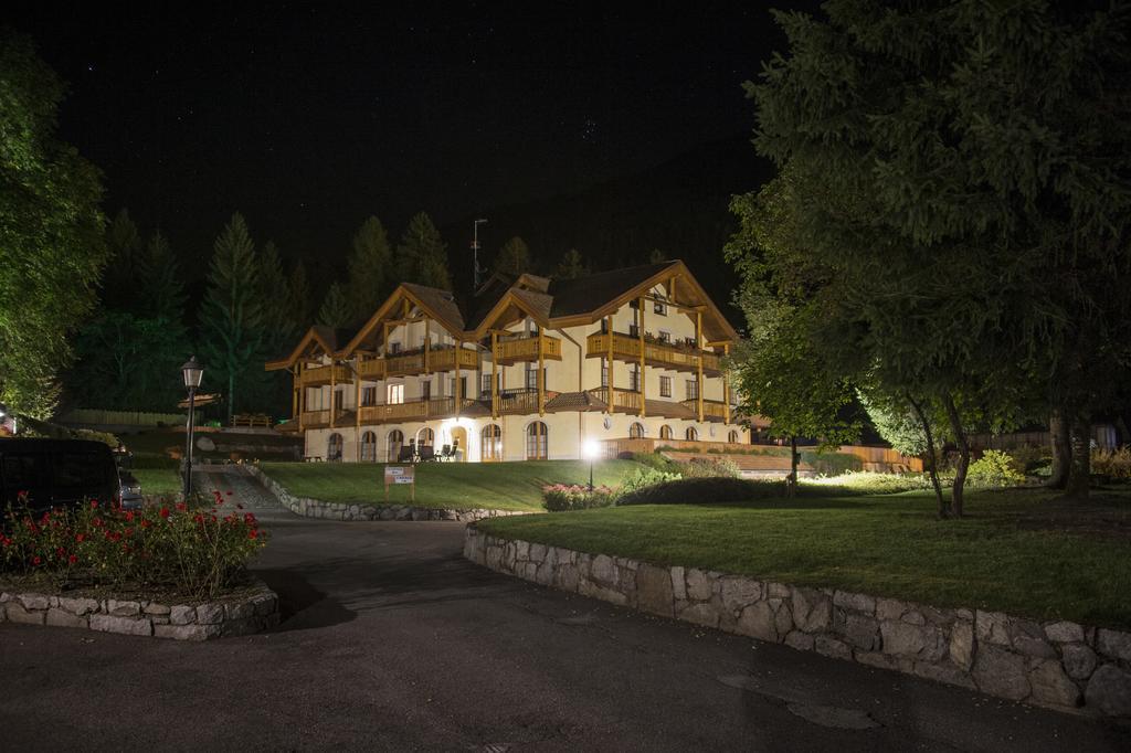 كاريسولو Holidays Dolomiti Apartment Resort المظهر الخارجي الصورة