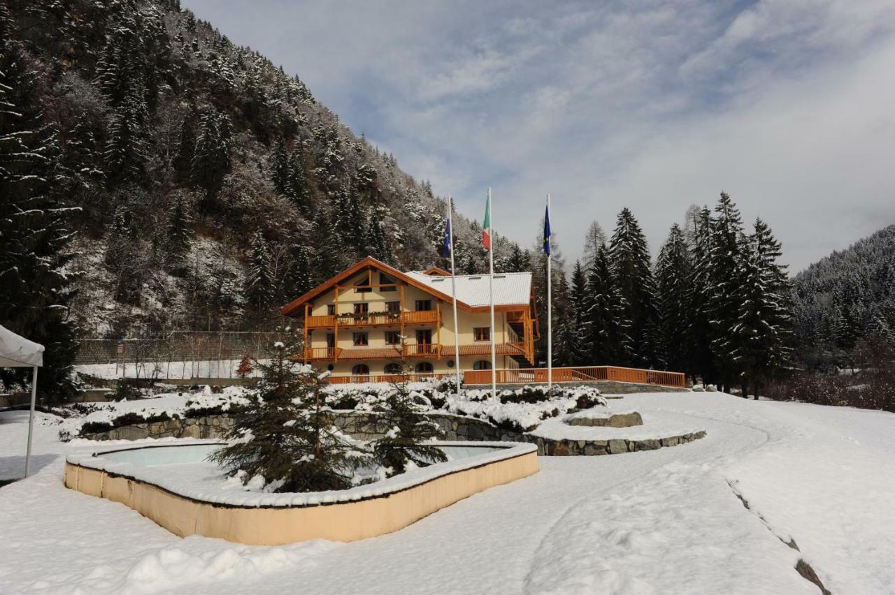 كاريسولو Holidays Dolomiti Apartment Resort المظهر الخارجي الصورة