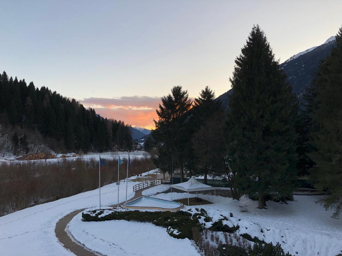 كاريسولو Holidays Dolomiti Apartment Resort المظهر الخارجي الصورة